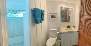 Bathroom - A' La Plage - Aqua Bay Villas (Cruz Bay)
