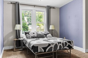 3 bedrooms, iron/ironing board, free WiFi, bed sheets - Long Stays Welcome |Easy Walk to College |Downtown CDA |Large Backyard, Game Room, Pet-Friendly (Coeur d'Alene)