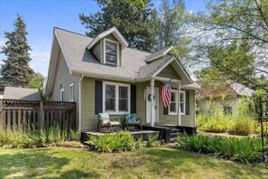 Exterior - Easy Walk to College, Beaches, Parks |Downtown CDA Delight |Large Backyard, Game Room, Pet-Friendly (Coeur d'Alene)