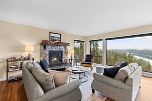 Smart TV, fireplace - Hayden Escape – Lake Views, Chef’s Kitchen, Outdoor Dining, and Hiking Nearby! (Hayden)