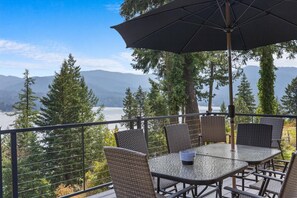 Outdoor dining - Hayden Escape – Lake Views, Chef’s Kitchen, Outdoor Dining, and Hiking Nearby! (Hayden)