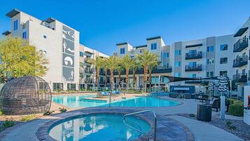 Et oppvarmet basseng