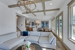 Smart TV, fireplace, ping pong - Luxury Beach House~Golf Cart~Putt golf~Game Room (Bolivar Peninsula)