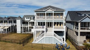 Terrace/patio - Luxury Beach House~Golf Cart~Putt golf~Game Room (Bolivar Peninsula)