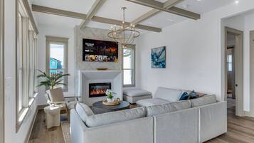 Smart TV, chimenea y tenis de mesa