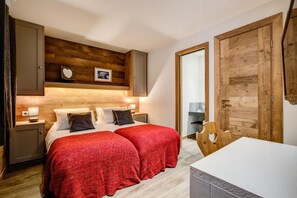 4 bedrooms, WiFi, bed sheets - Chalet, 50m from resort center, 2nd floor, balcony, tv, ski locker, 150m², La Plagne (Aime)