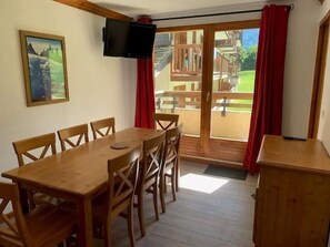 Dining - Ground floor, swimming pool, sauna, hammam, balcony, tv, ski locker, 35m², Val Cenis (Lanslebourg-Mont-Cenis)