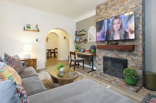 Vibrant Living 1B1B 10 mins. drive to Disneyland
