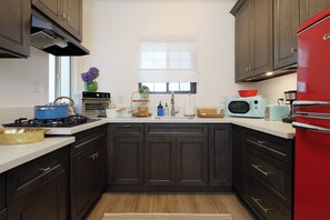Fridge, microwave, oven, stovetop