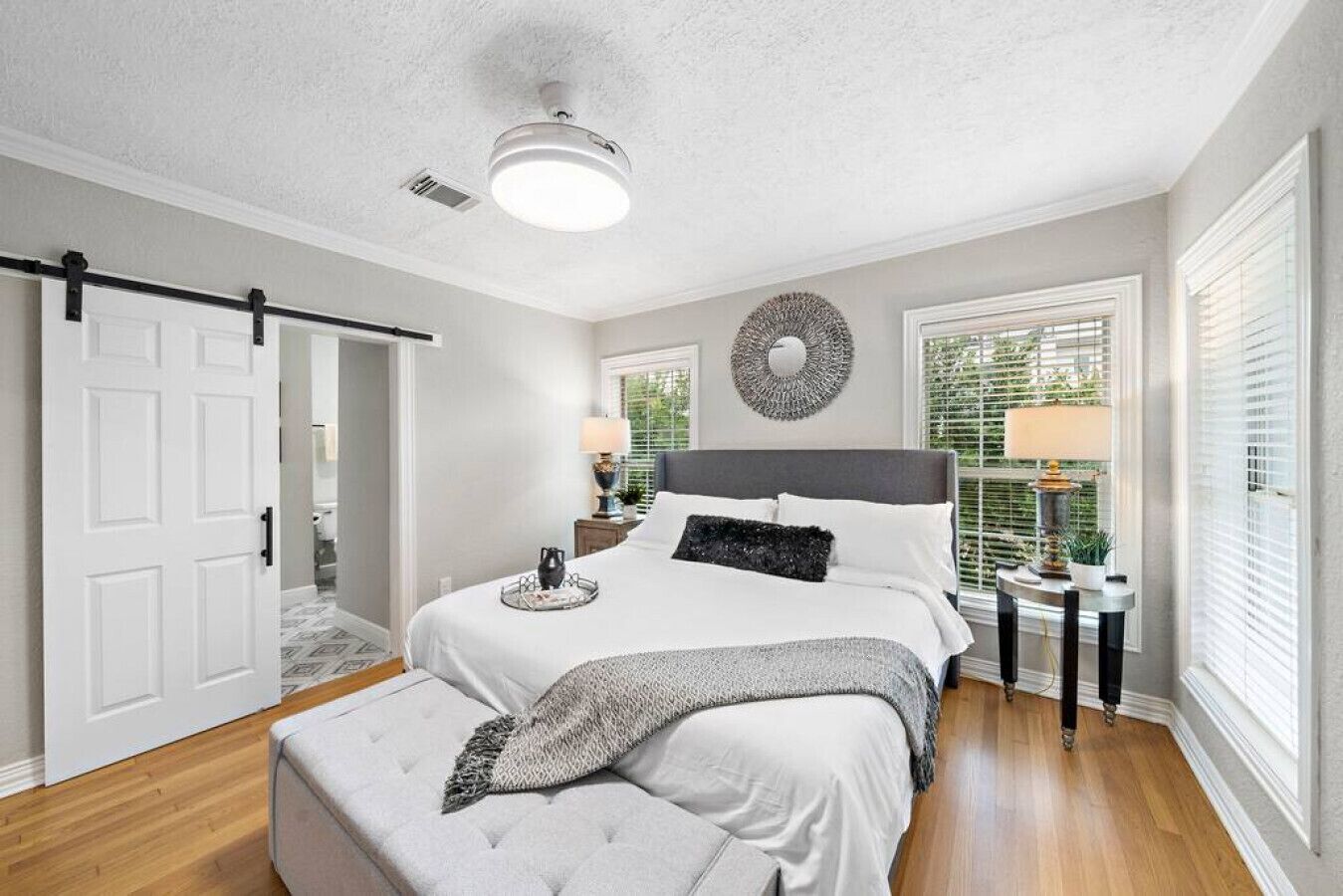 3 slaapkamers, een bureau, een strijkplank/strijkijzer, wifi