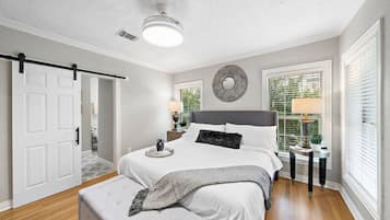 3 soverom, skrivebord, strykejern/-brett og wi-fi