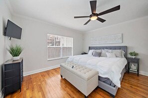 2 bedrooms, desk, iron/ironing board, free WiFi - 1st Floor Near MD Anderson | Free Parking | Pets (Houston)
