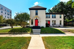 Exterior - The King`s Castle II (Houston)