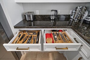Guests can enjoy freshly brewed coffee and toast in this well-equipped kitchen.