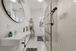 Bathroom - 4702 La Branch ST 1st Floor (Houston)