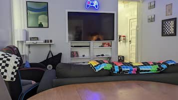 Smart TV, video games