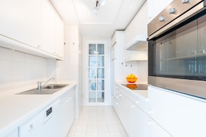 Kühlschrank, Ofen, Herdplatte, Geschirrspüler