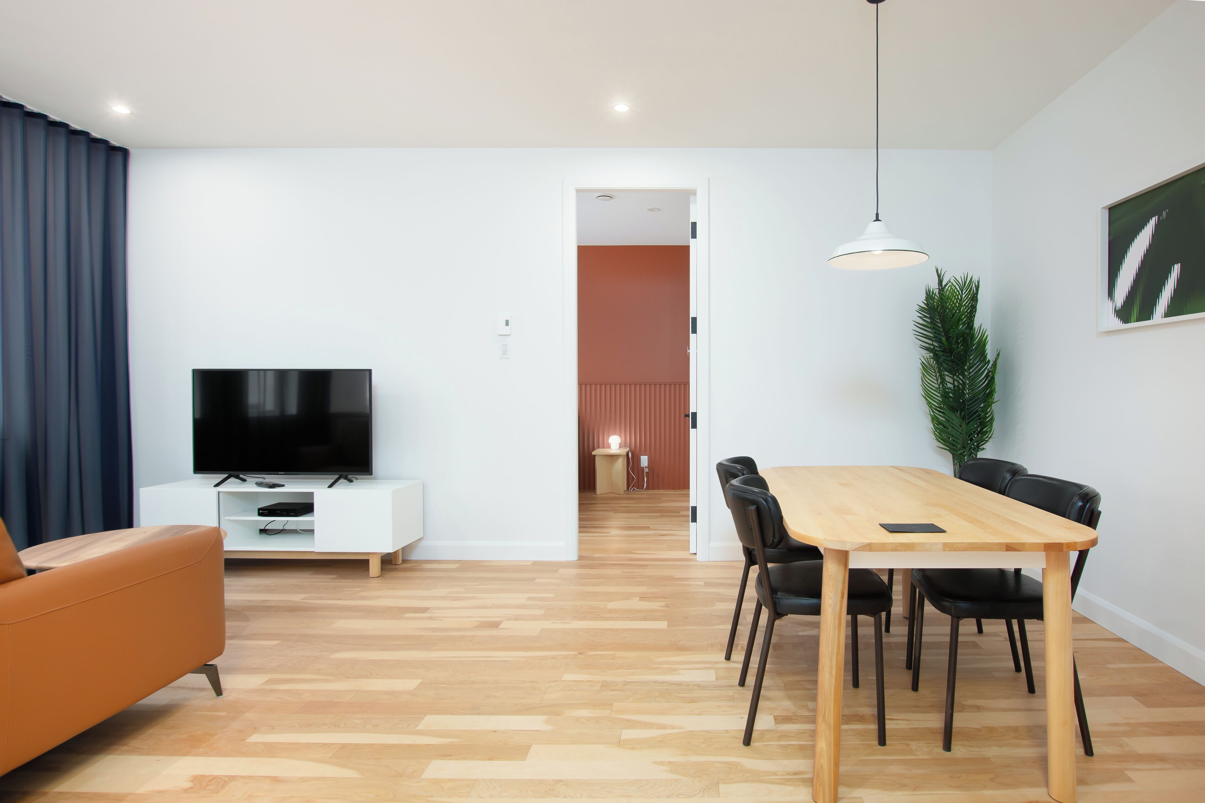Appartement - 1 chambre grand lit | Coin séjour | Télévision à écran plat de 50 pouces avec chaînes numériques