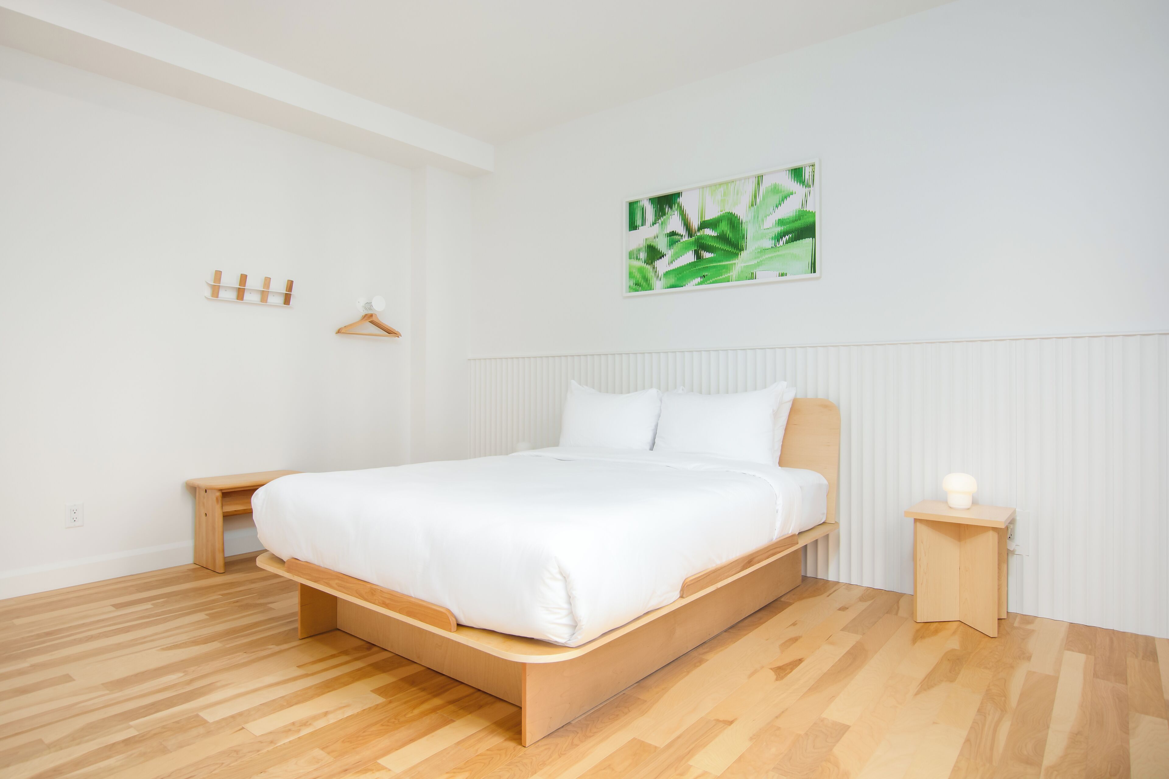 Travel crib, free WiFi, bed sheets, wheelchair access