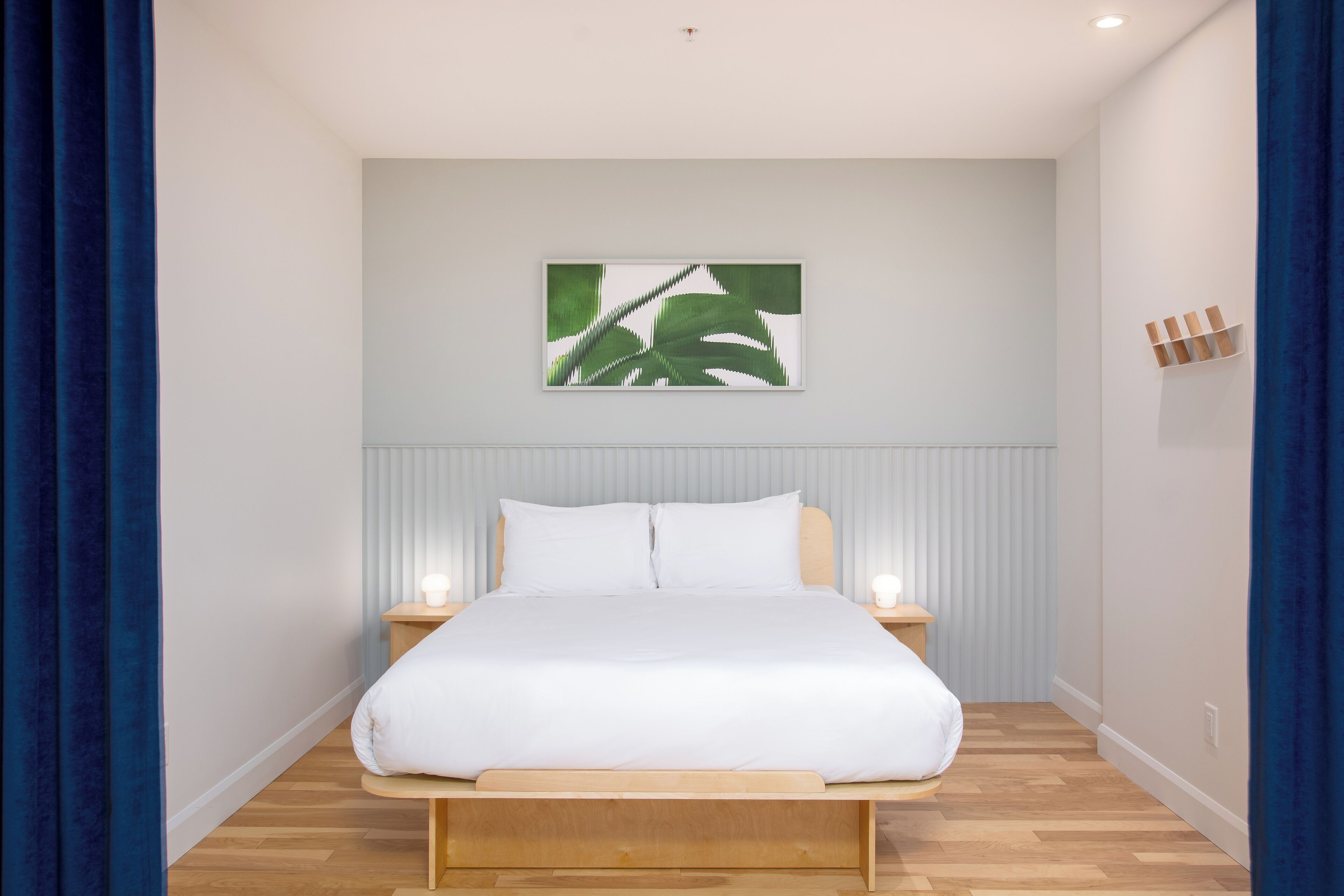 LV401 - Adapted one-bedroom Loft | Travel crib, free WiFi, bed sheets, wheelchair access