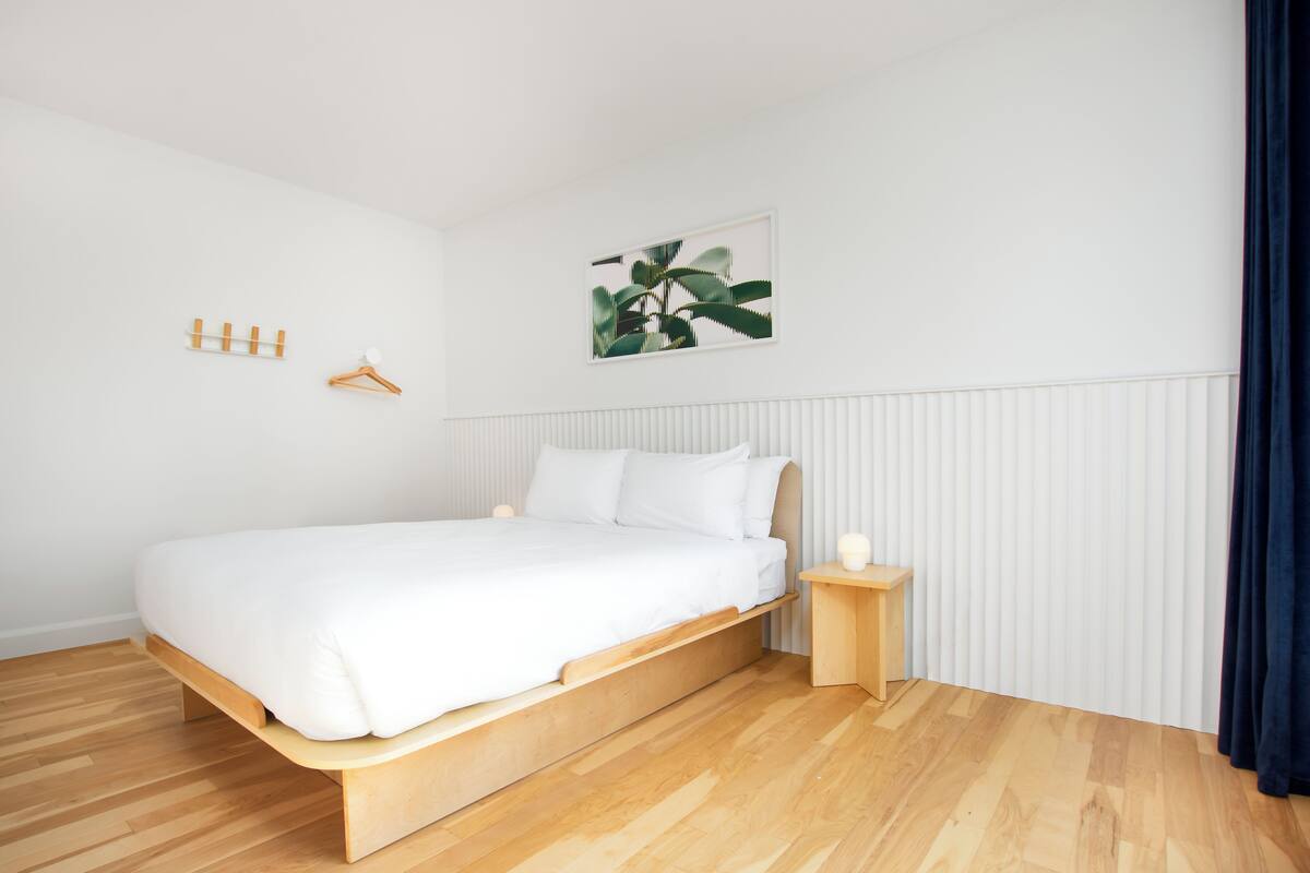 Apartment - 1 queen bedroom | เปลนอนเด็กแบบพกพา, Wi-Fi ฟรี, ผ้าปูที่นอน