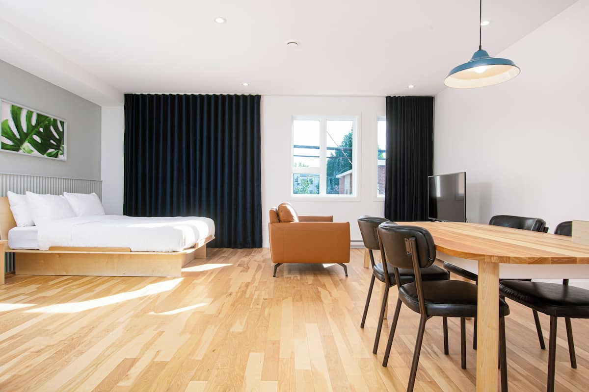 Loft | Katil bayi mudah alih, Wi-fi percuma, cadar katil, akses kerusi roda