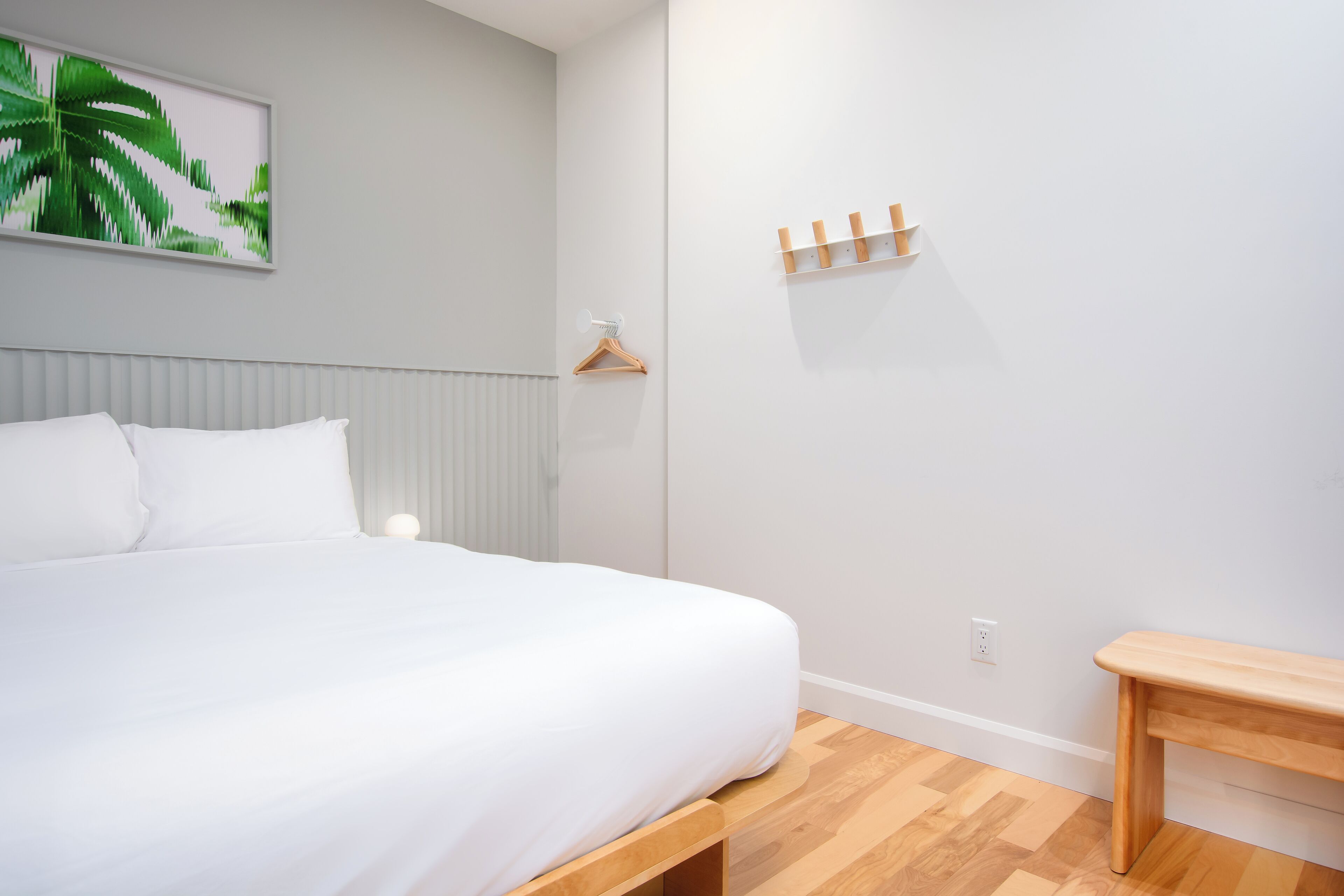 Travel crib, free WiFi, bed sheets, wheelchair access