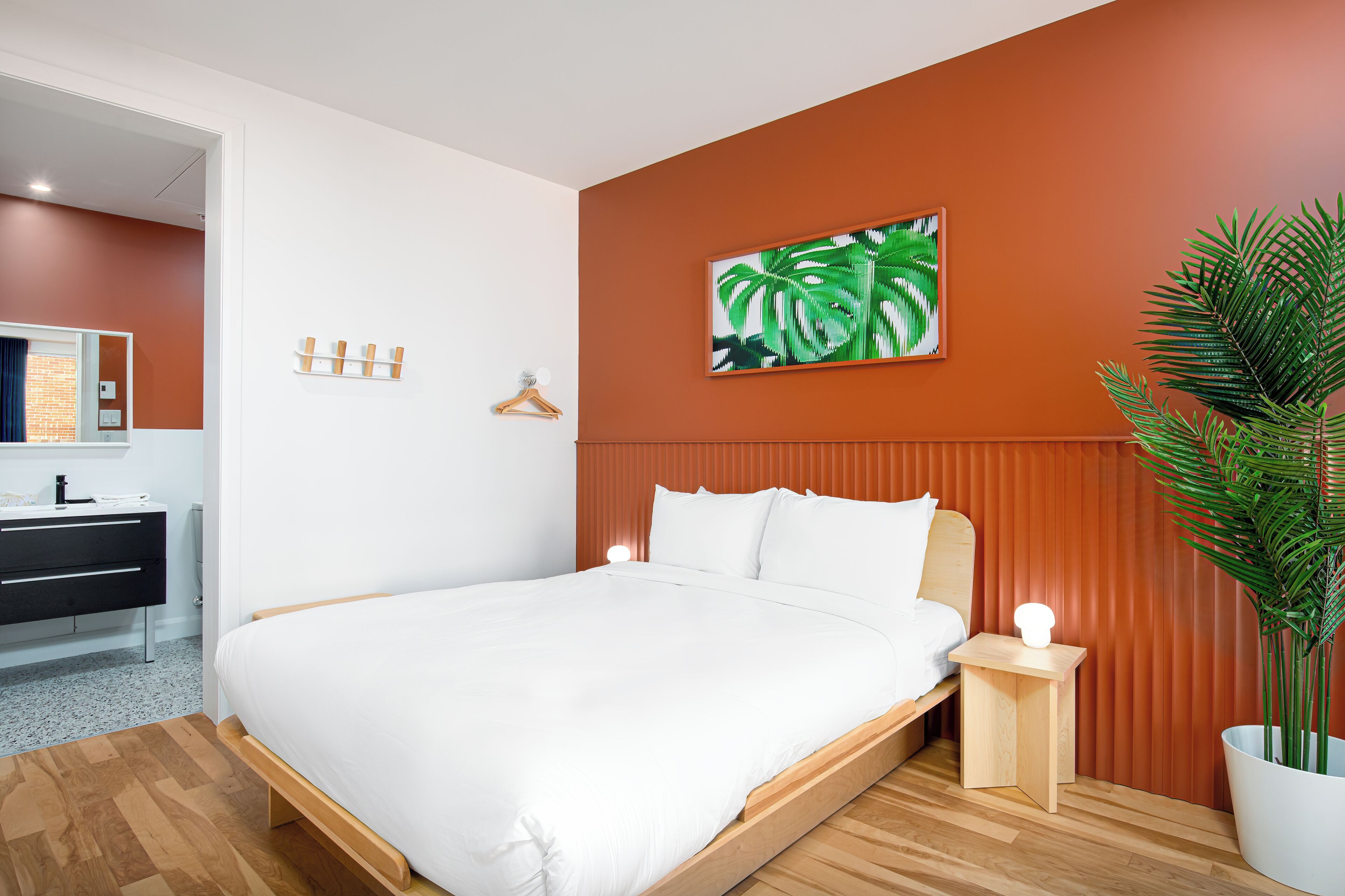 Travel crib, free WiFi, bed sheets, wheelchair access