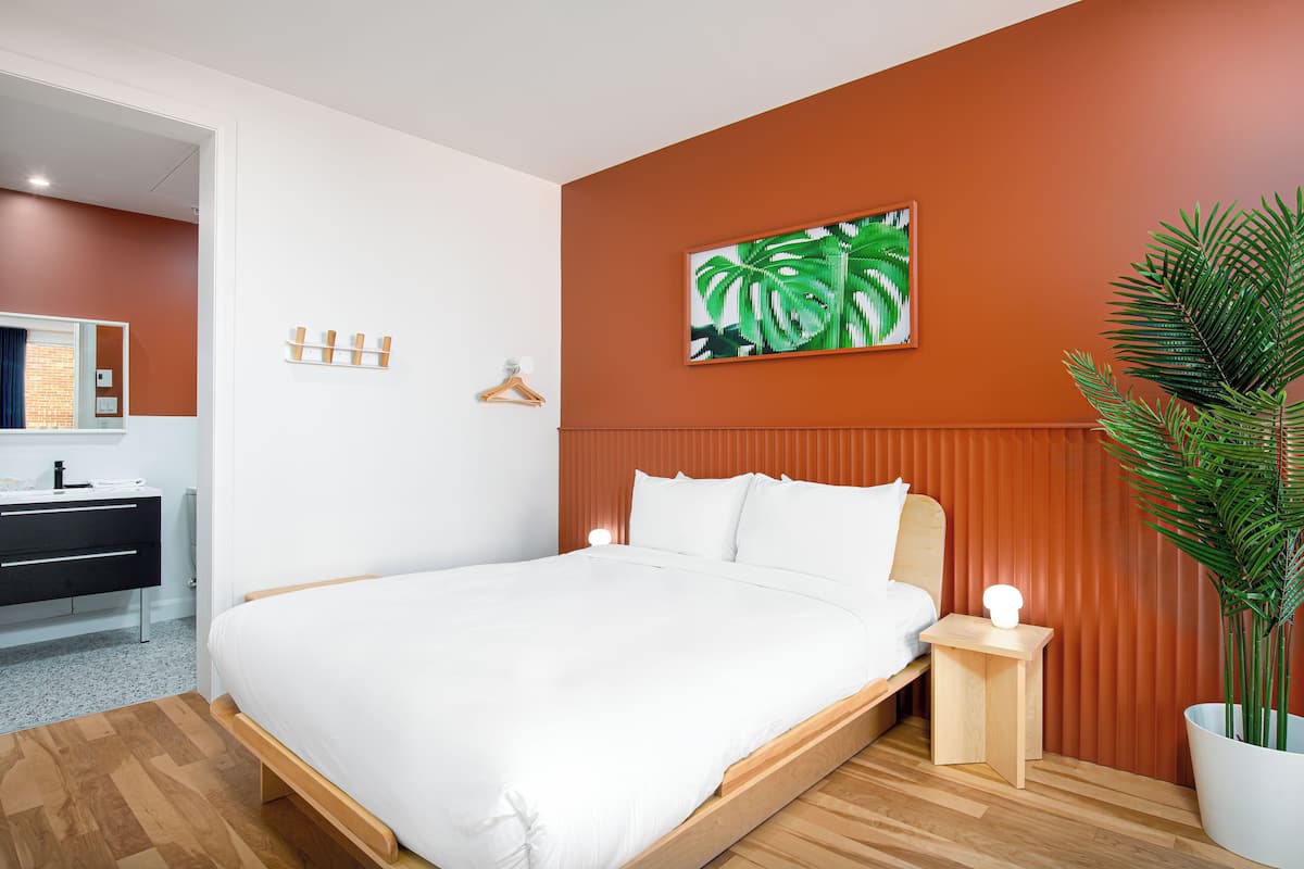 Katil bayi mudah alih, Wi-fi percuma, cadar katil, akses kerusi roda