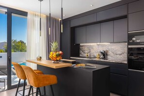 Fridge, microwave, oven, stovetop - Luxury Villa Lux with Heated Pool (Kaštel Kambelovac)