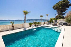 Pool - Beachfront Villa Ines with Pool (Kaštel Štafilić)