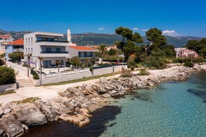 Exterior - Beachfront Villa Ines with Pool (Kaštel Štafilić)
