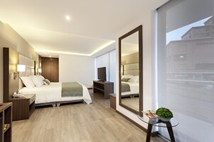 Traditional Studio Suite | Egyptian cotton sheets, premium bedding, down comforters, pillowtop beds