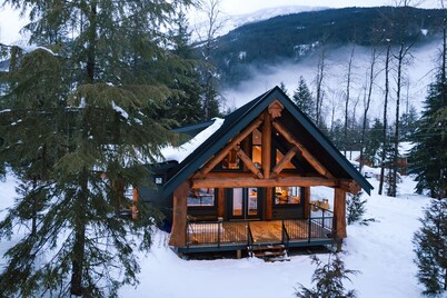 Escape to a cabin in the woods (Sunshine Valley, BC, Canada)