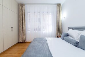 2 bedrooms, iron/ironing board, WiFi, bed sheets - Luxury Oasis-2BR Gem in Prime Suburb (Nairobi)