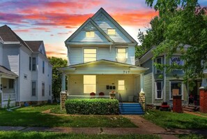 Exterior - 1Kg-Bed Entire Non-shared Condo fully appointed (Topeka)