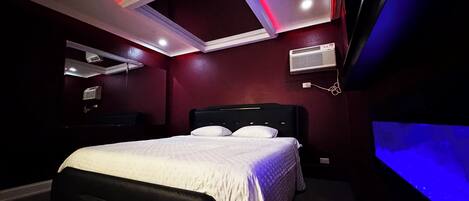 Romantic Hot Tub Suite | Premium bedding, down comforters, memory foam beds