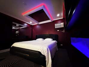 Romantic Hot Tub Suite | Ropa de cama de alta calidad, edredón y camas con efecto memoria 