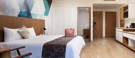 1 室のベッドルーム、デスク、アイロン / アイロン台、WiFi (無料)