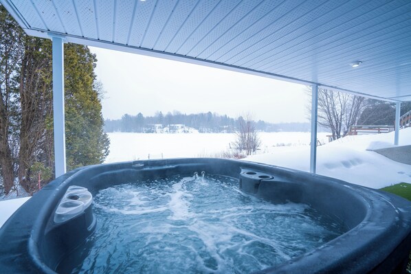 Bain à remous extérieur