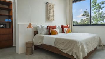 Deluxe Villa | 4 bedrooms, in-room safe, desk, blackout drapes