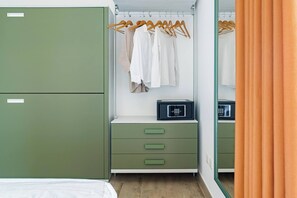 3 bedrooms, in-room safe, iron/ironing board, free WiFi