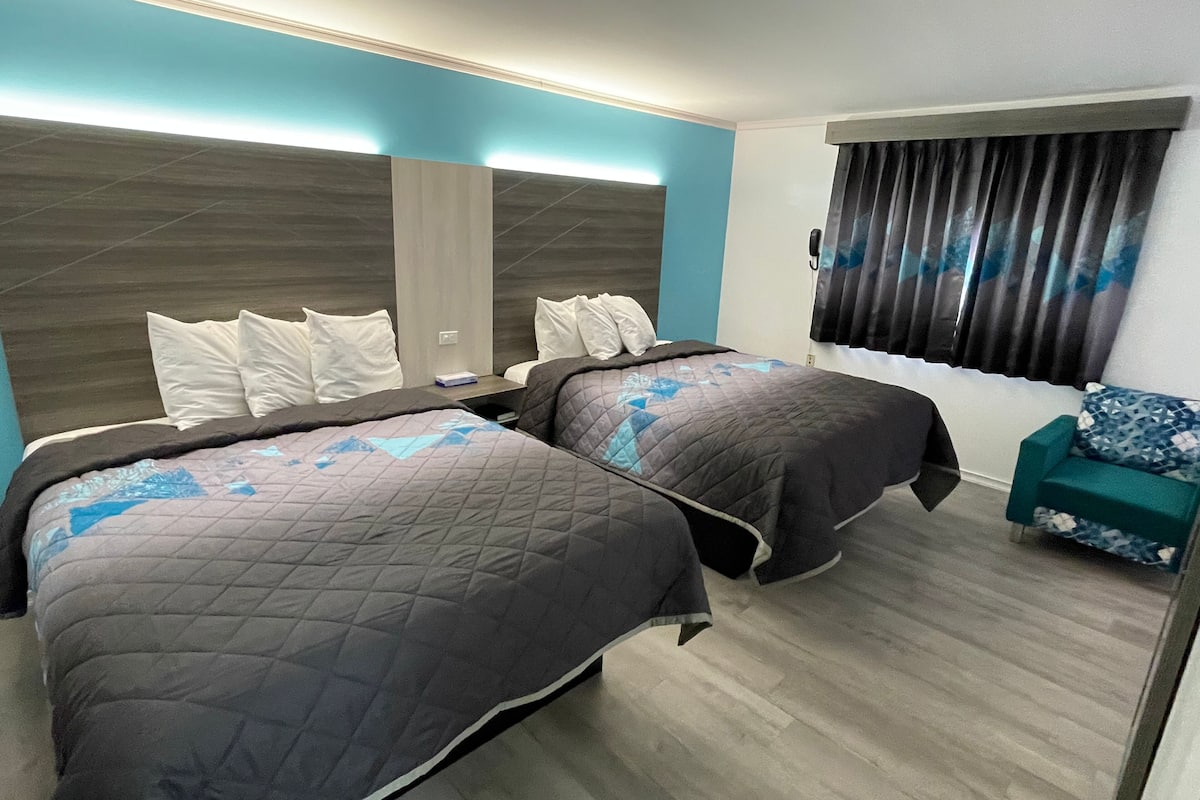 Escritorio, wifi gratis y ropa de cama