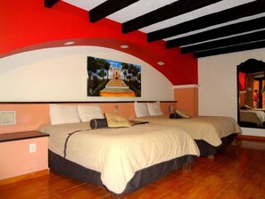 Desk, laptop workspace, free WiFi - Hotel  Catedral (San Cristóbal de las Casas)