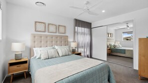 3 bedrooms, desk, iron/ironing board, WiFi - Aloha Allura - Beachside Getaway (Coolum Beach)