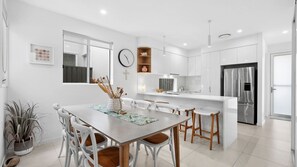 Dining - Aloha Allura - Beachside Getaway (Coolum Beach)