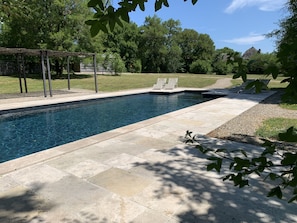 Outdoor pool - Cabane Lodge en Pleine Nature Avec spa Privatif Dans le Lot (Livernon)