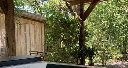 Cabane lodge en pleine nature avec spa privatif dans le Lot