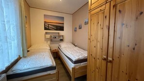 1 bedroom, travel cot, free WiFi, bed sheets