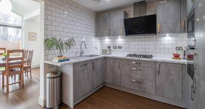 Pass the Keys | Comfortable and Fabulous Family Home